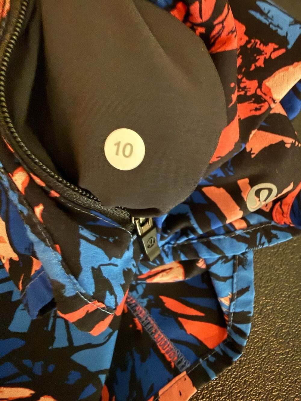 Lululemon Women's Tracker Short IV in Paint Storm Harbor Blue Multi - Picture 4 of 6